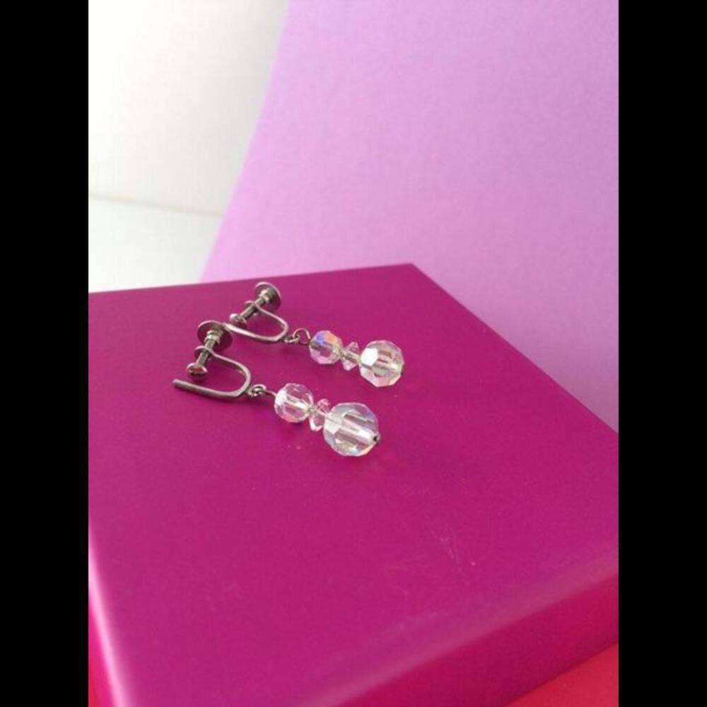 Elegant Crystal Drop Earrings - Stunning Design